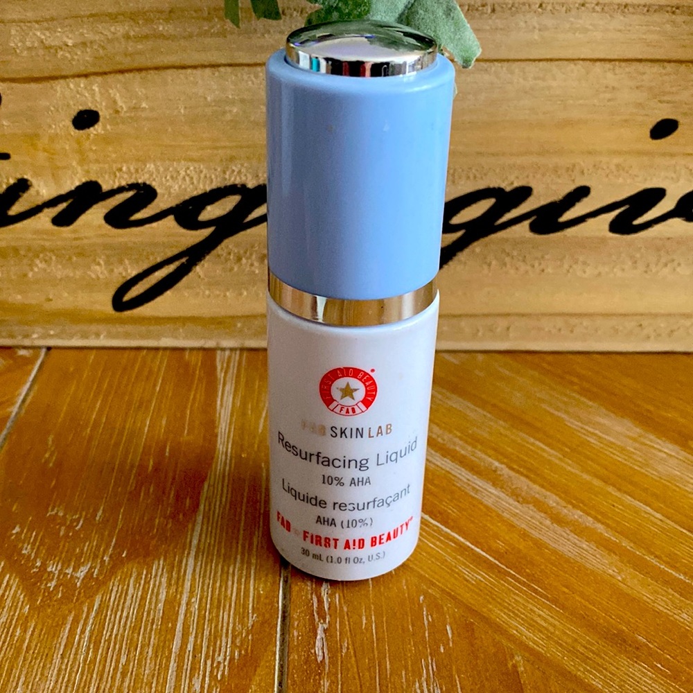First Aid Beauty Resurfacing Liquid 10% AHA  FAB  30ml (1.0 Fl. oz)  brand new